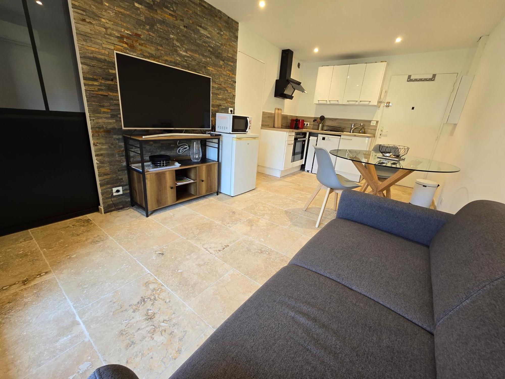 Real Regina Garage Prive Centre Et Appartement Sainte-Maxime
